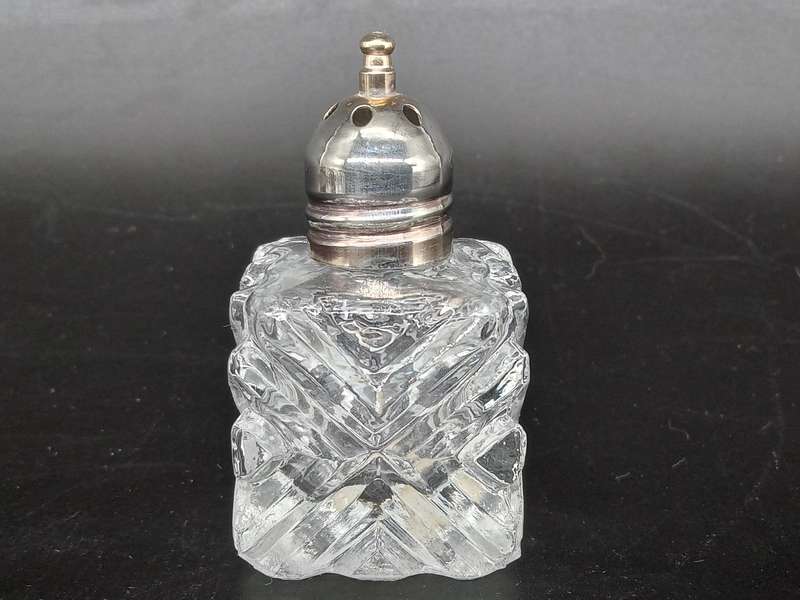 Vintage! Japan - Boxed Patterned Glass 8 Piece Salt And Pepper Shakers