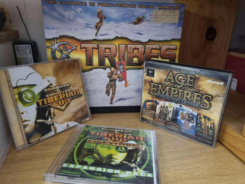Retro Old PC Big Box game