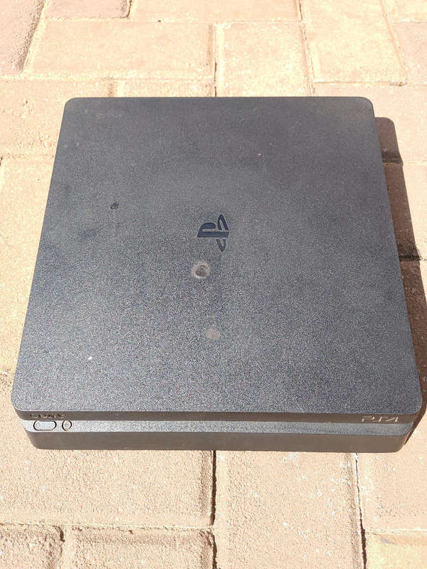 Ps4 slim water damaged ( Not working, Selling AS IS )