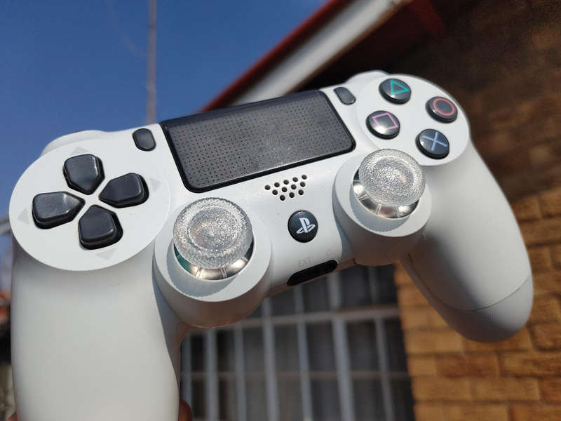Rare White Ps4 Console with modified controller and games