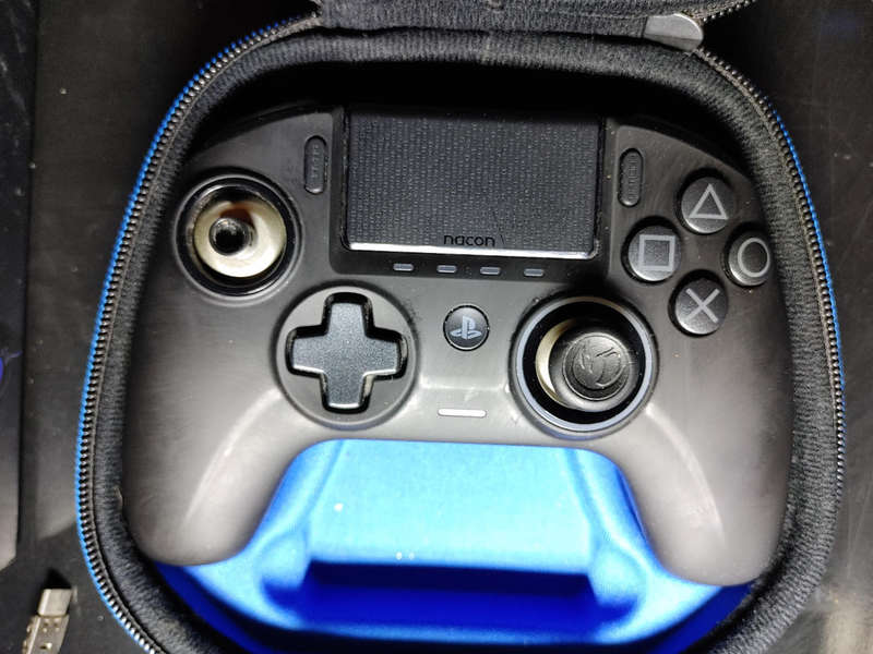 PS4 Nacon Revolution Controller