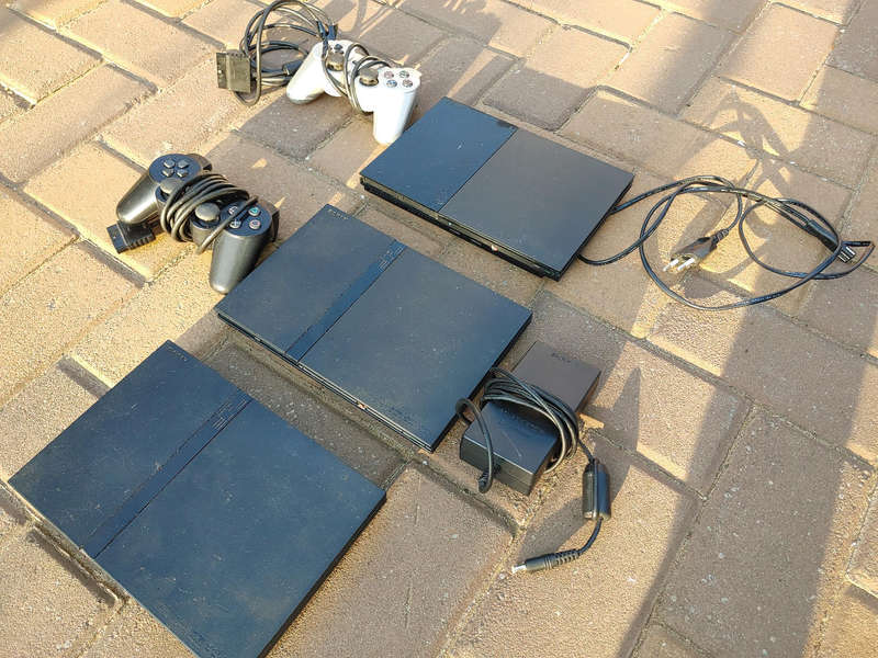 3x Ps2 cconsoles