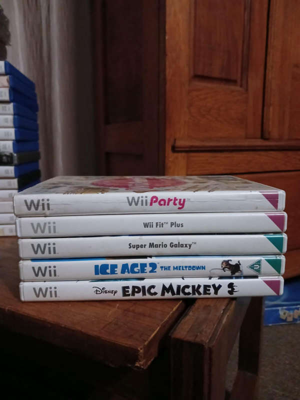 Nintendo wii console with games and extras