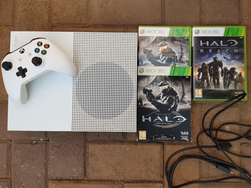 Xbox One S 1tb console with Controller and Halo games