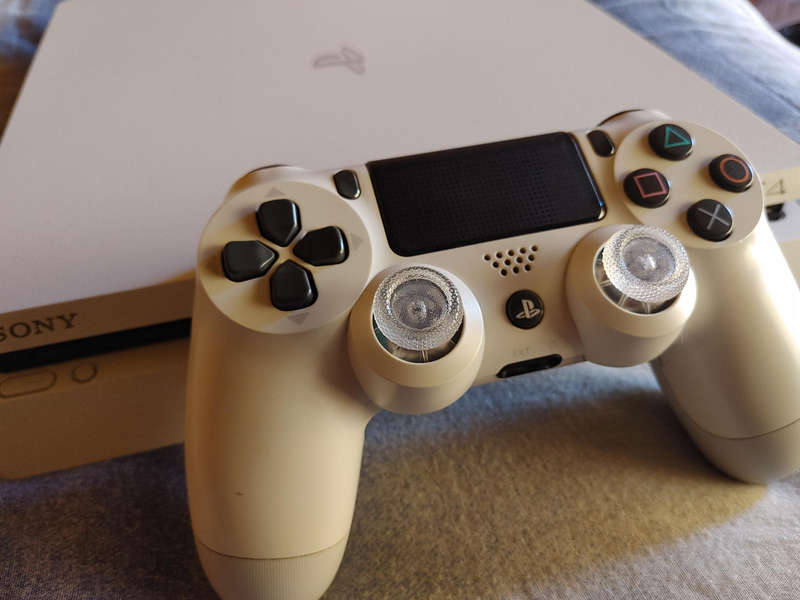 Rare White Ps4 Console with modified controller and games