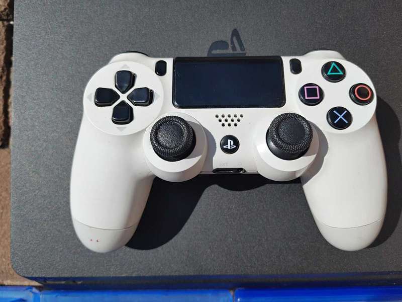 1tb PS4 console with 2x games, 1x controller