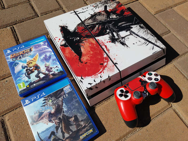 PS4 Console with Japanese style skin