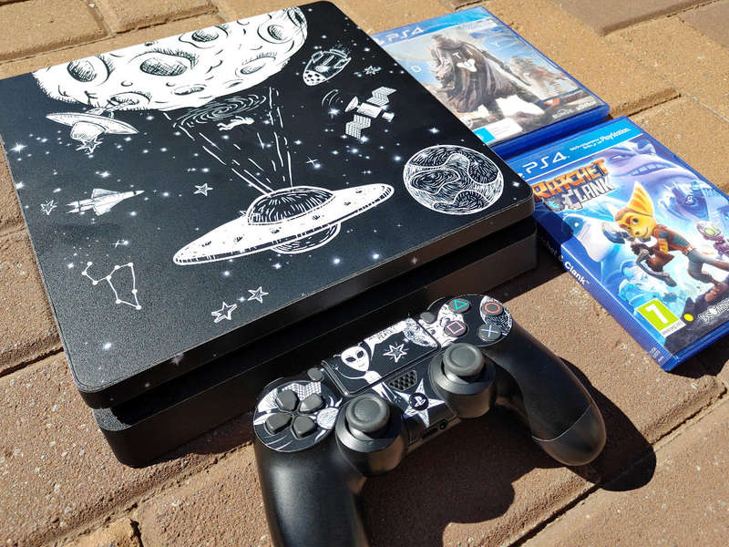 Ps4 slim 1tb console, 1 controller, 2 games