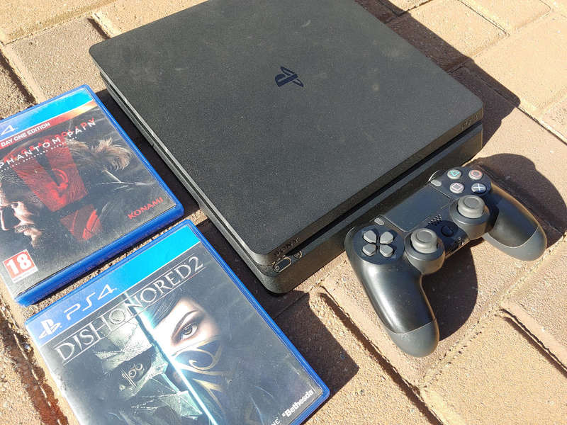 PS4 Slim 500gb console with games