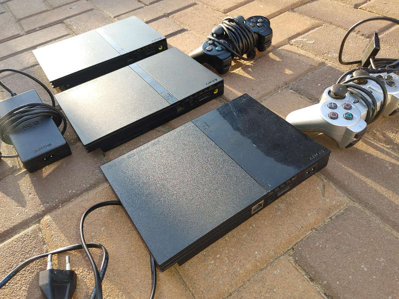 3x Ps2 cconsoles