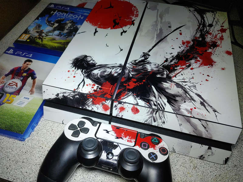 PS4 Console 1tb with 2x games and 1x original controller