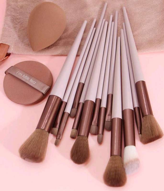 13pcs Makeup Brush Set + 2pcs Brown Makeup Sponges