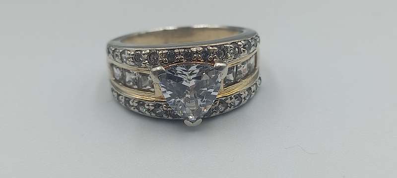 Beautiful Sterling Silver Ring CZ