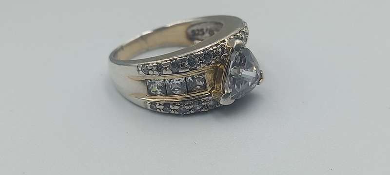 Beautiful Sterling Silver Ring CZ