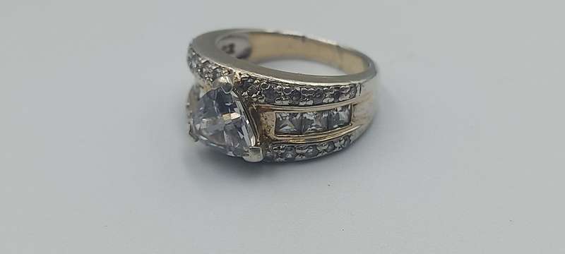 Beautiful Sterling Silver Ring CZ