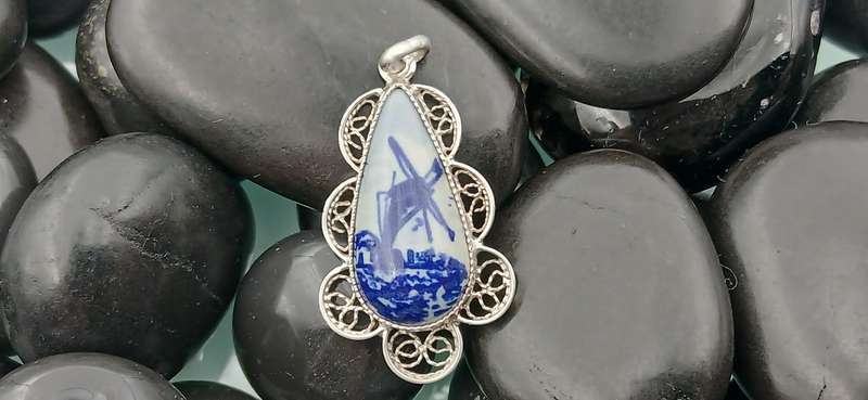 Beautiful Sterling Silver Delft pendant