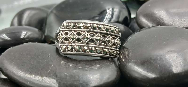 Beautiful Sterling Silver Ring with Marcasite