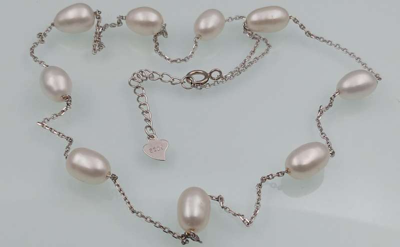 Beautiful Sterling Silver Necklace With Pearls