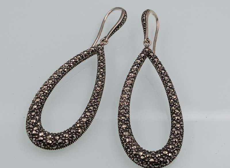 Elegant Sterling Silver Earrings With Margazette