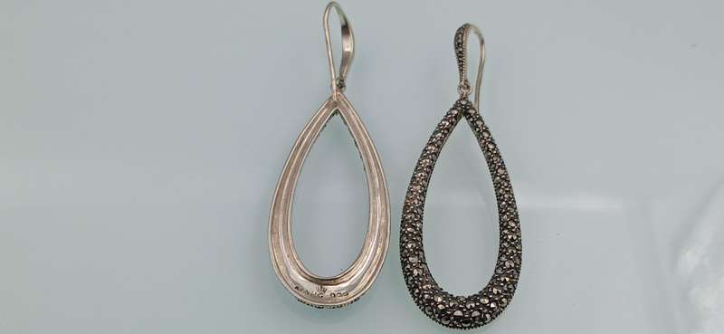 Elegant Sterling Silver Earrings With Margazette
