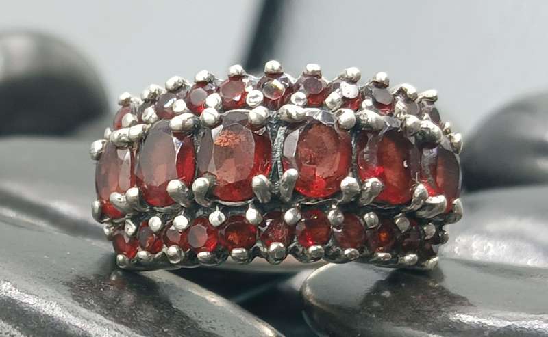 Beautiful Sterling Silver Ring with Garnet