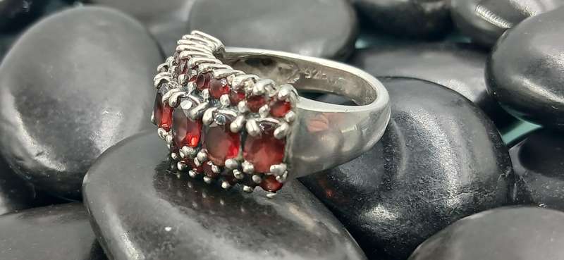Beautiful Sterling Silver Ring with Garnet