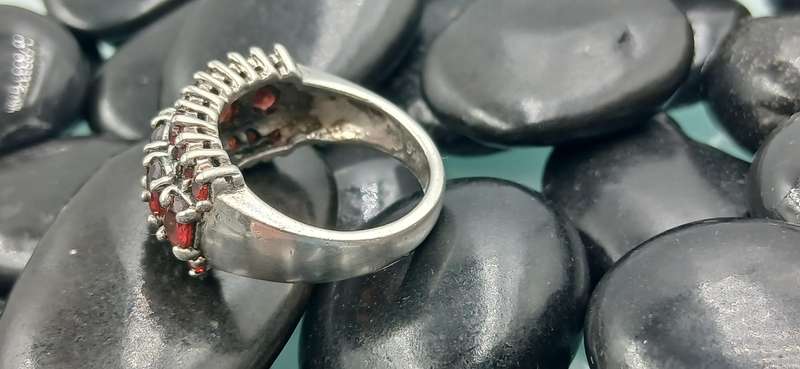 Beautiful Sterling Silver Ring with Garnet