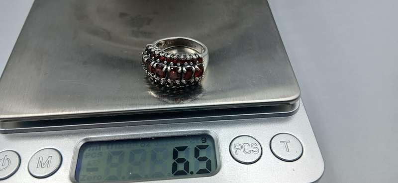 Beautiful Sterling Silver Ring with Garnet