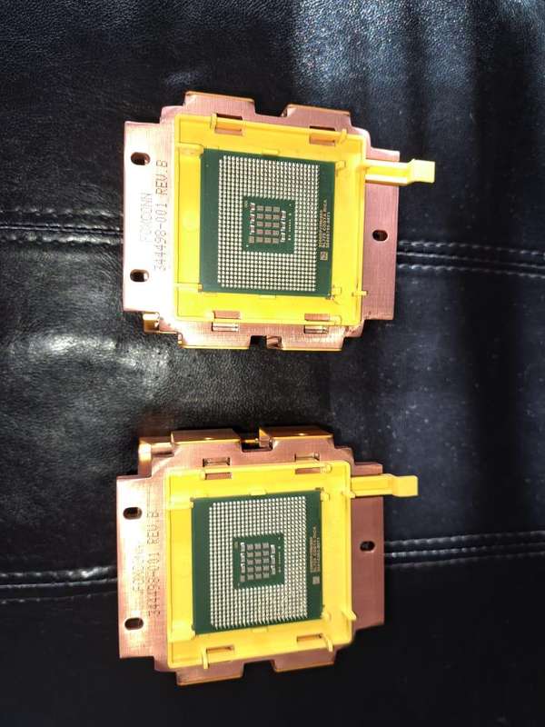 2 x Intel CPU Socket 604 Xeon 3200DP/2M/800