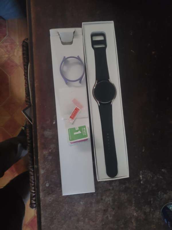 Samsung Galaxy Watch4 R860 40mm Gold (GPS) -Cellular- Good Condition