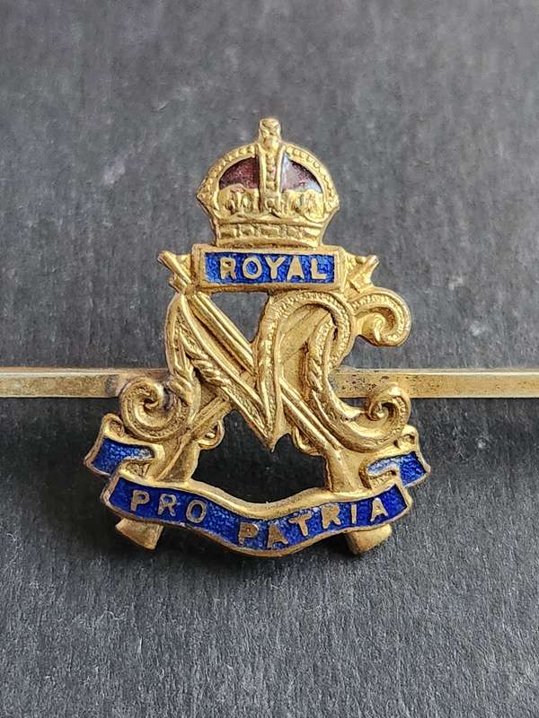 Royal Pro Partia Sweetheart Pin Brooch- as per photograph