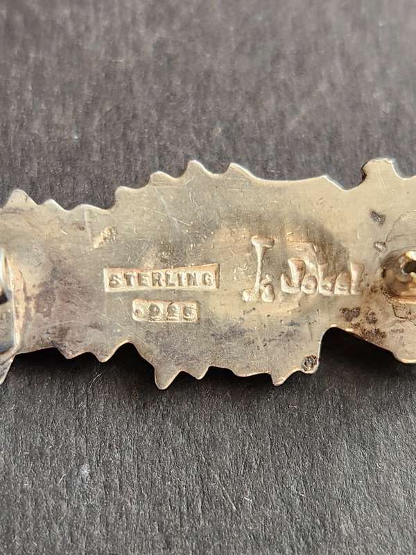 Sterling Silver Brooch (total weight 8g) - as per photograph
