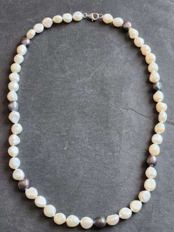 Vintage Multicolour Pearl Necklace- as per photograph