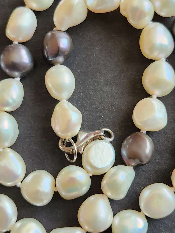Vintage Multicolour Pearl Necklace- as per photograph