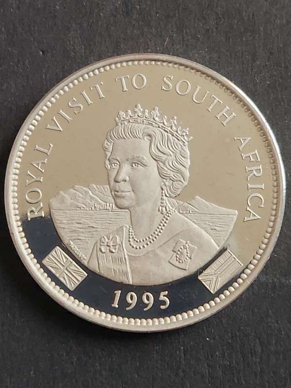 Silver Medallion to Commemorate the visit of Queen Elizabeth II to SA 1995 (.999 Silver) 19.9g