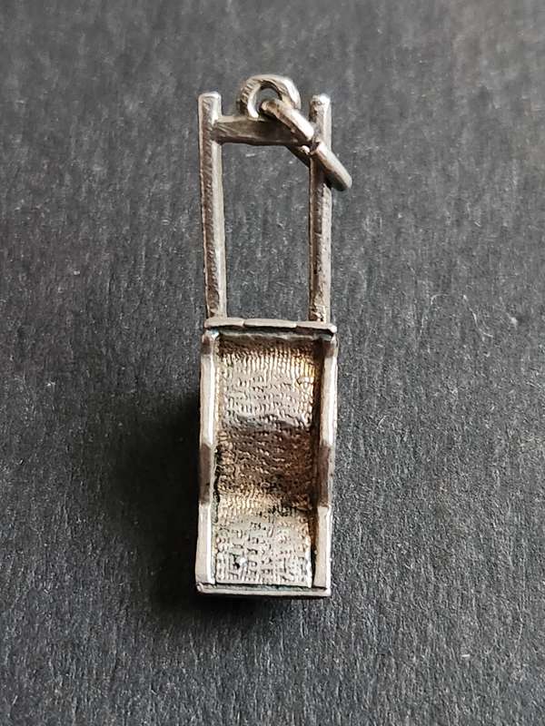 Vintage Silver Rickshaw Charm 1.9g - as per photograph