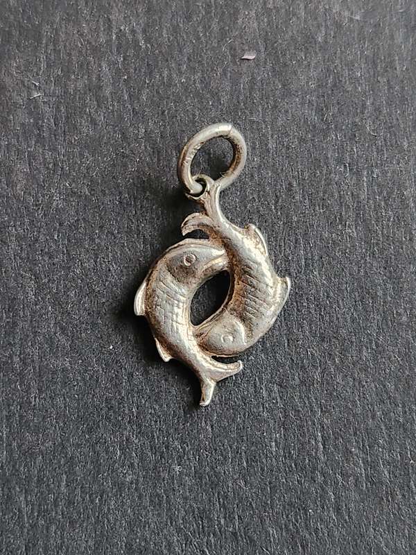 Vintage Silver Fish Charm 1.2g - as per photograph