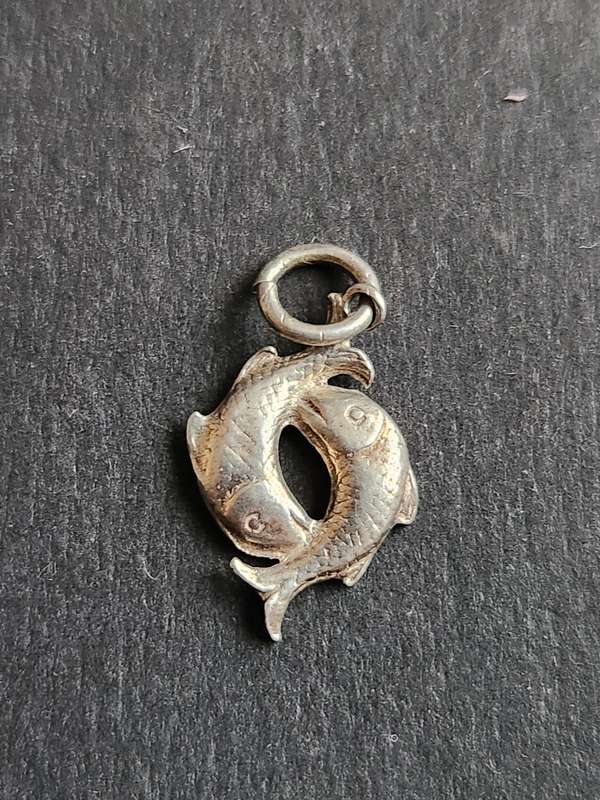 Vintage Silver Fish Charm 1.2g - as per photograph