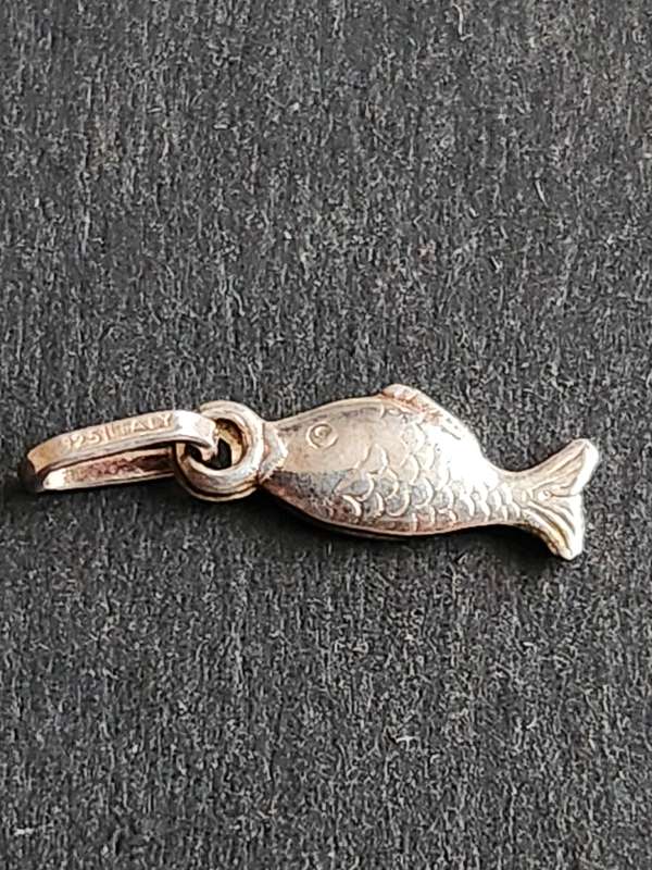 Vintage Silver Fish Charm 0.4g - as per photograph