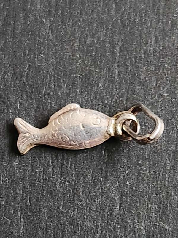 Vintage Silver Fish Charm 0.4g - as per photograph