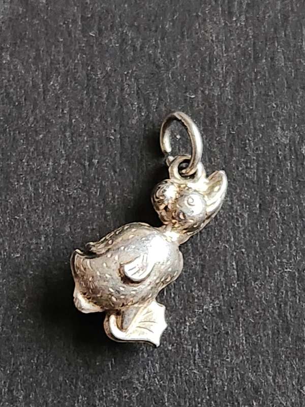 Vintage Silver Duck Charm 0.5g - as per photograph
