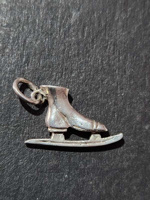 Vintage Silver Ice Skate Charm 1.9g - as per photograph