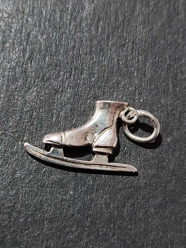 Vintage Silver Ice Skate Charm 1.9g - as per photograph