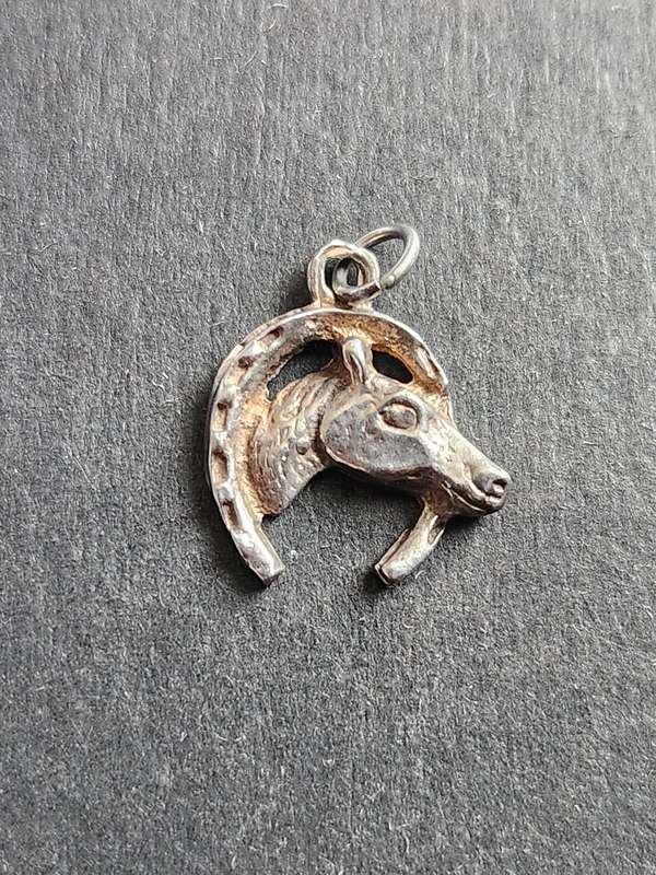 Vintage Silver Horseshoe Charm 1.7g - as per photograph