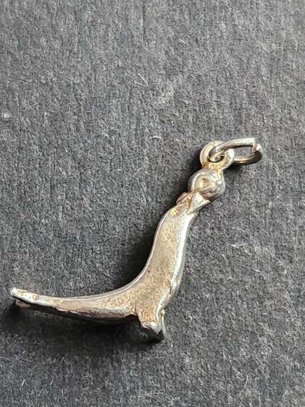Vintage Silver Seal with Ball Charm 1.5g - as per photograph
