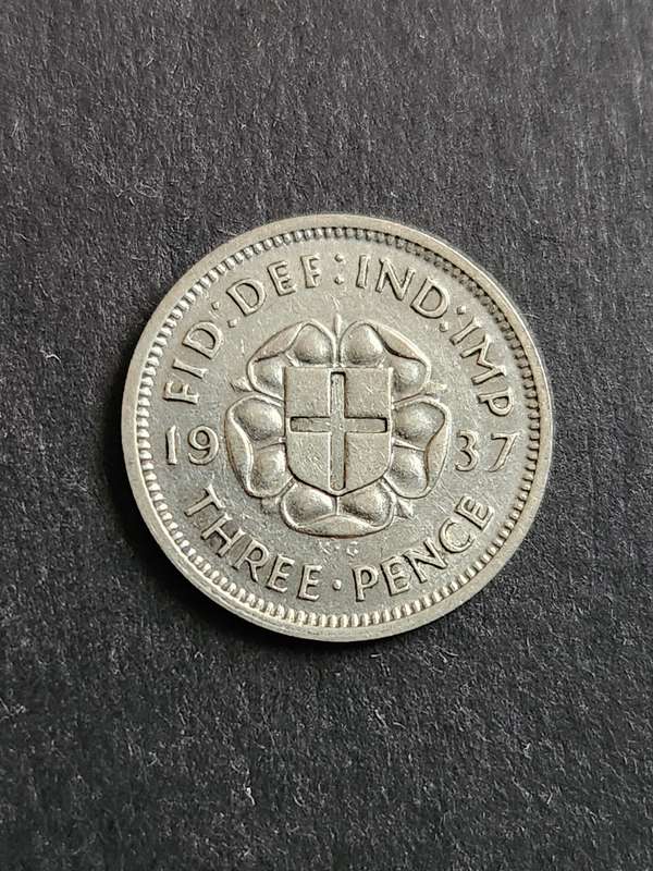 UK Threepence 1937 Silver - as per photograph