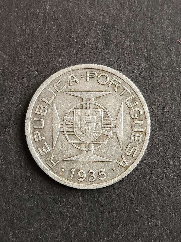 Republica Portuguesa Mozambique 2 1/2 Escudos 1935 Silver - as per photograph