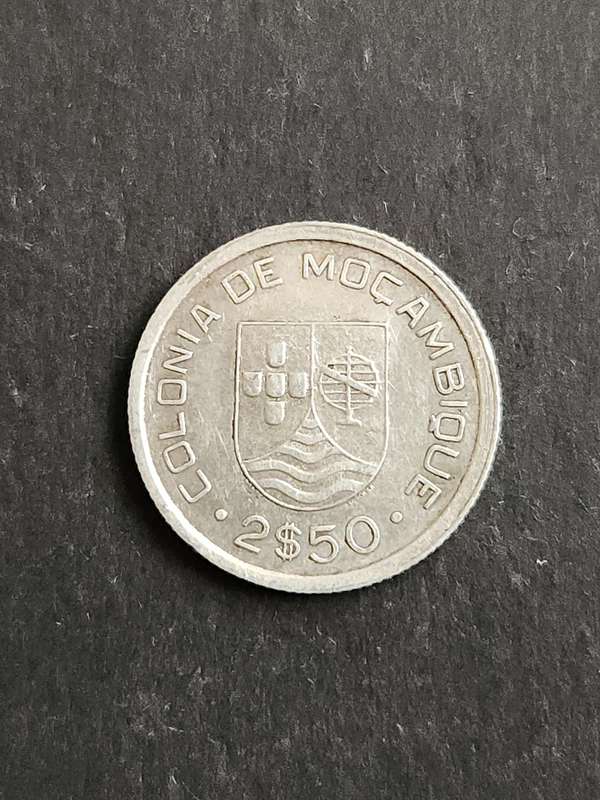 Republica Portuguesa Mozambique 2 1/2 Escudos 1935 Silver - as per photograph