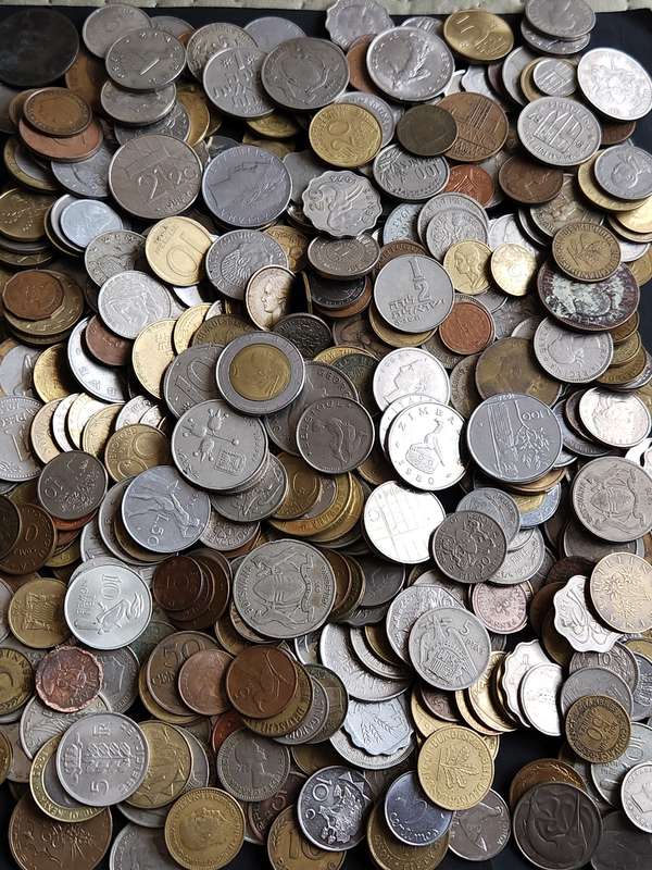 Mixed Lot of World Coins 2 kg - as per photograph
