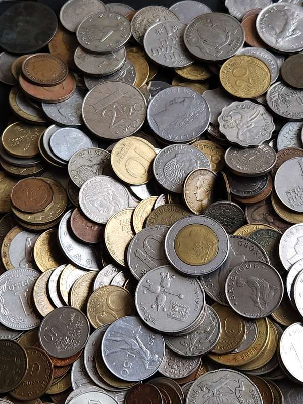 Mixed Lot of World Coins 2 kg - as per photograph